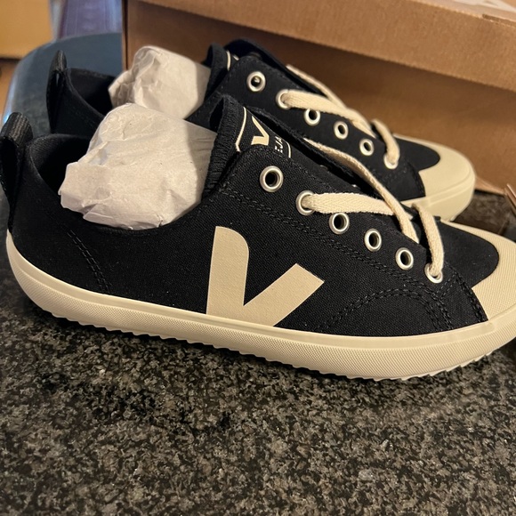 VEJA Nova Canvas Black Sneakers - Picture 3 of 4